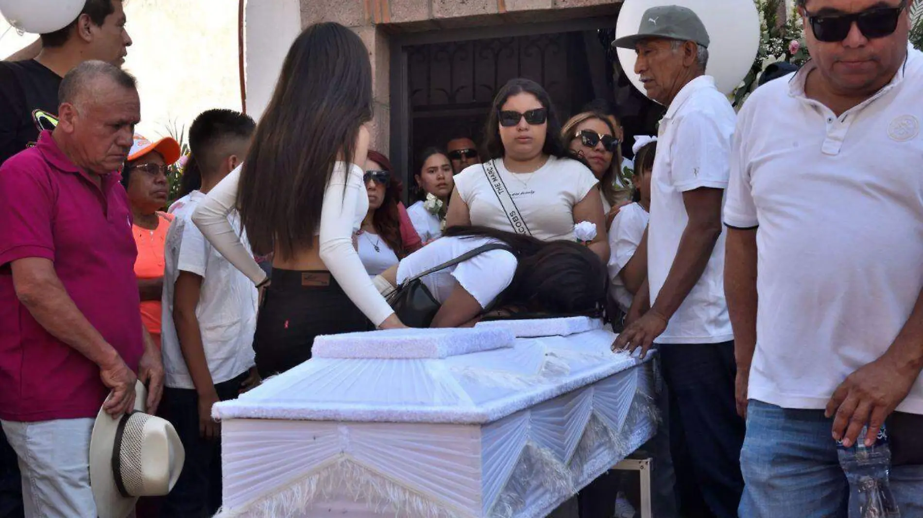 Caso niña Camila_asesinato en Taxco_funeral_02